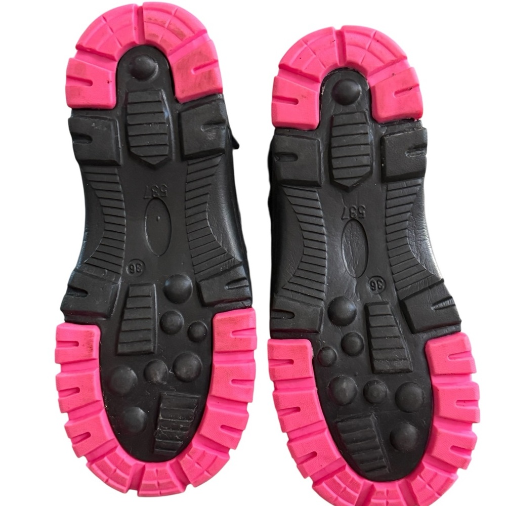 Amazon Essentials Kids Boots with Black and Pink Soles